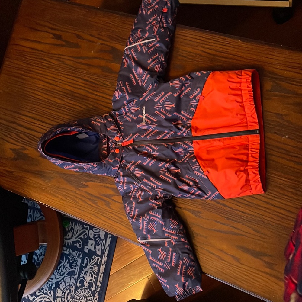 Patagonia baby snow pile jacket.Brand new.Detachable hood H2No performance shell
